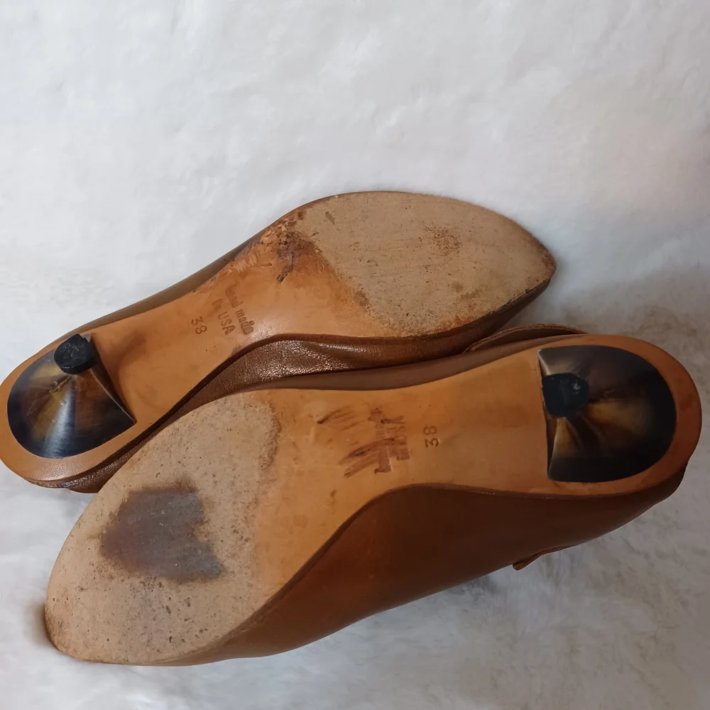 Cydwoq Vintage Handmade In usa Brown Leather Open-Toe Kitten Heel Sandals - Picture 3 of 3